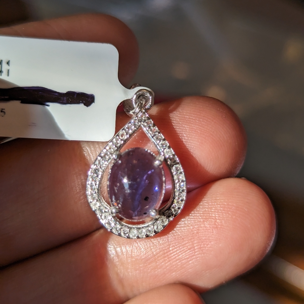 Beautiful lolite pandent in 925 Sterling Silver.